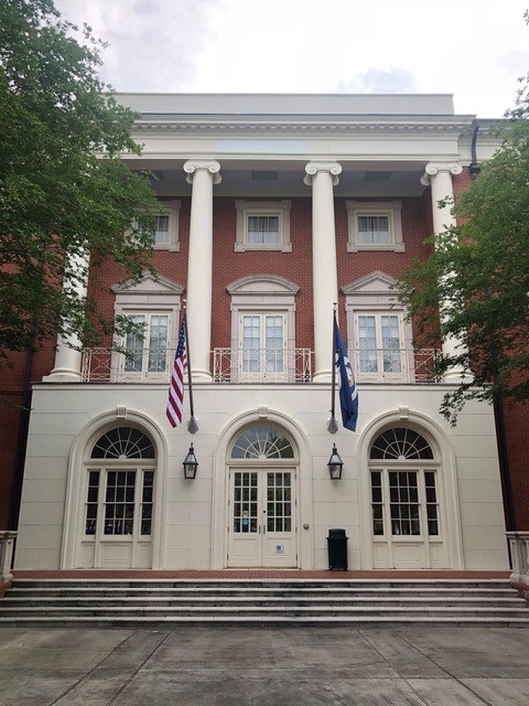 Exterior photo of a courthouse